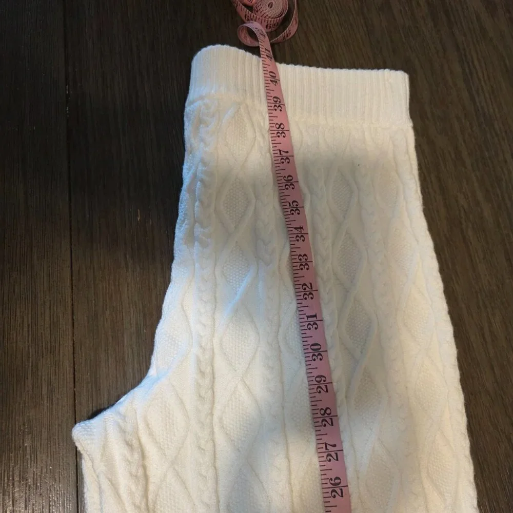 Skims CABLE KNIT STRAIGHT LEG PANT White Large- Loose thread, a few dirt marks - Picture 16 of 16